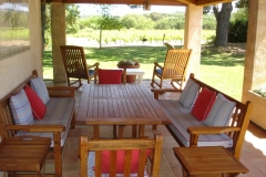 dining-terrace-and-vineyard